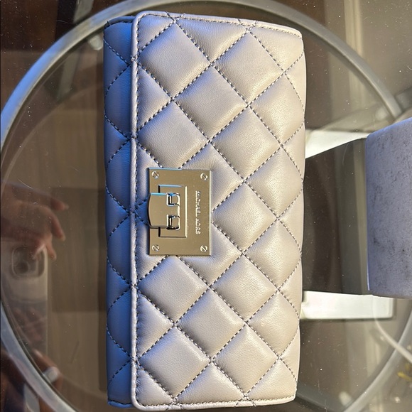 New NWT Michael Kors Quilted Astrid Pearl Gray Wallet - Picture 1 of 6